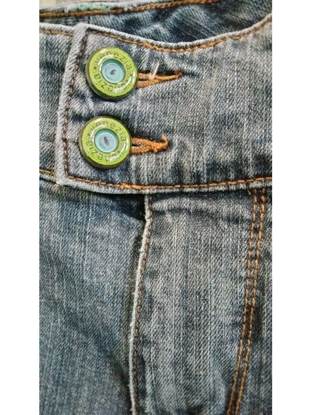 Venezia Size 22 Capri Jeans Denim Green Button Accents Mid Rise Cropped Fit - Picture 3 of 8